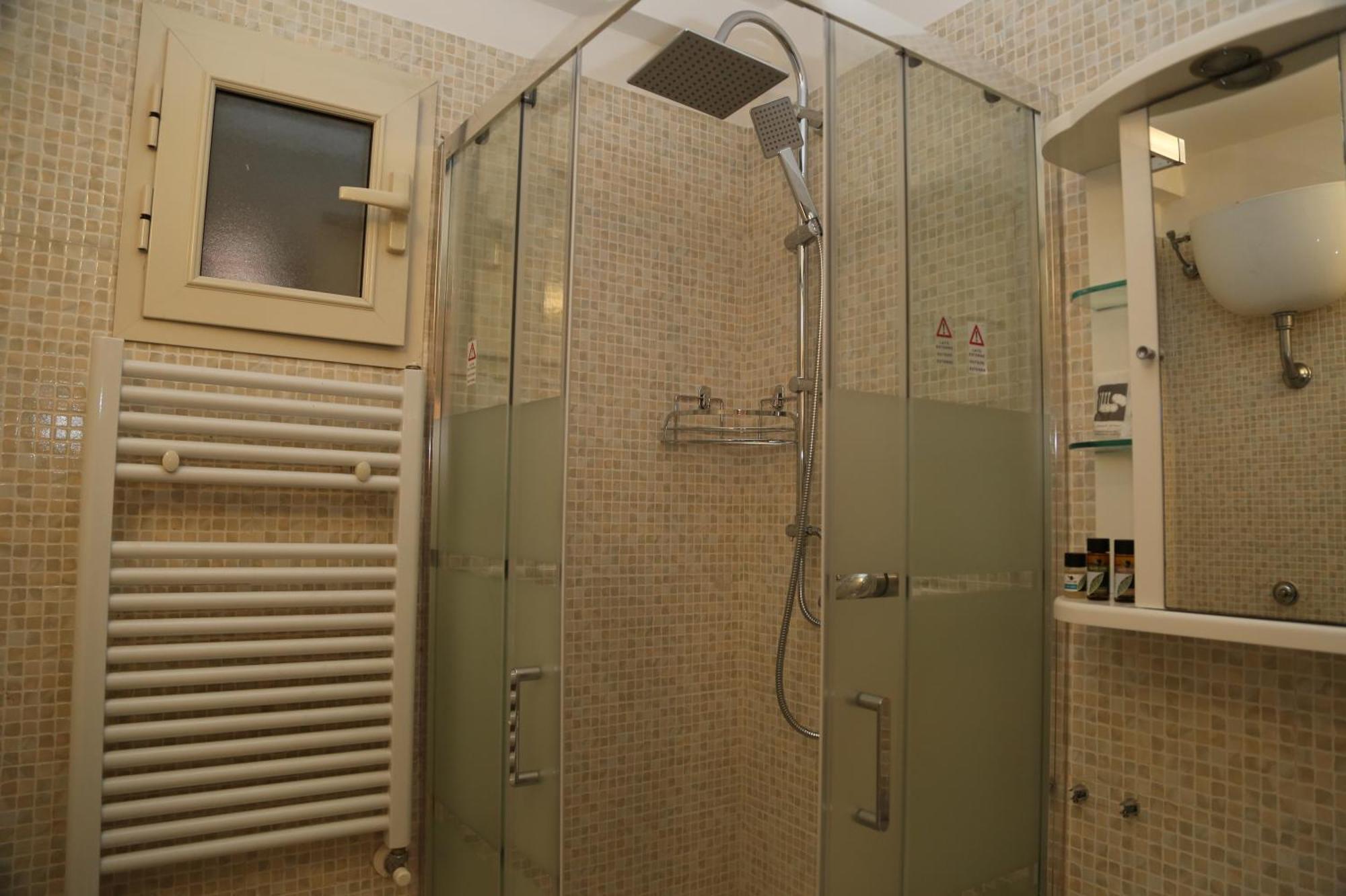 Aparthotel Resta Cu Mme A Chiaia Naples