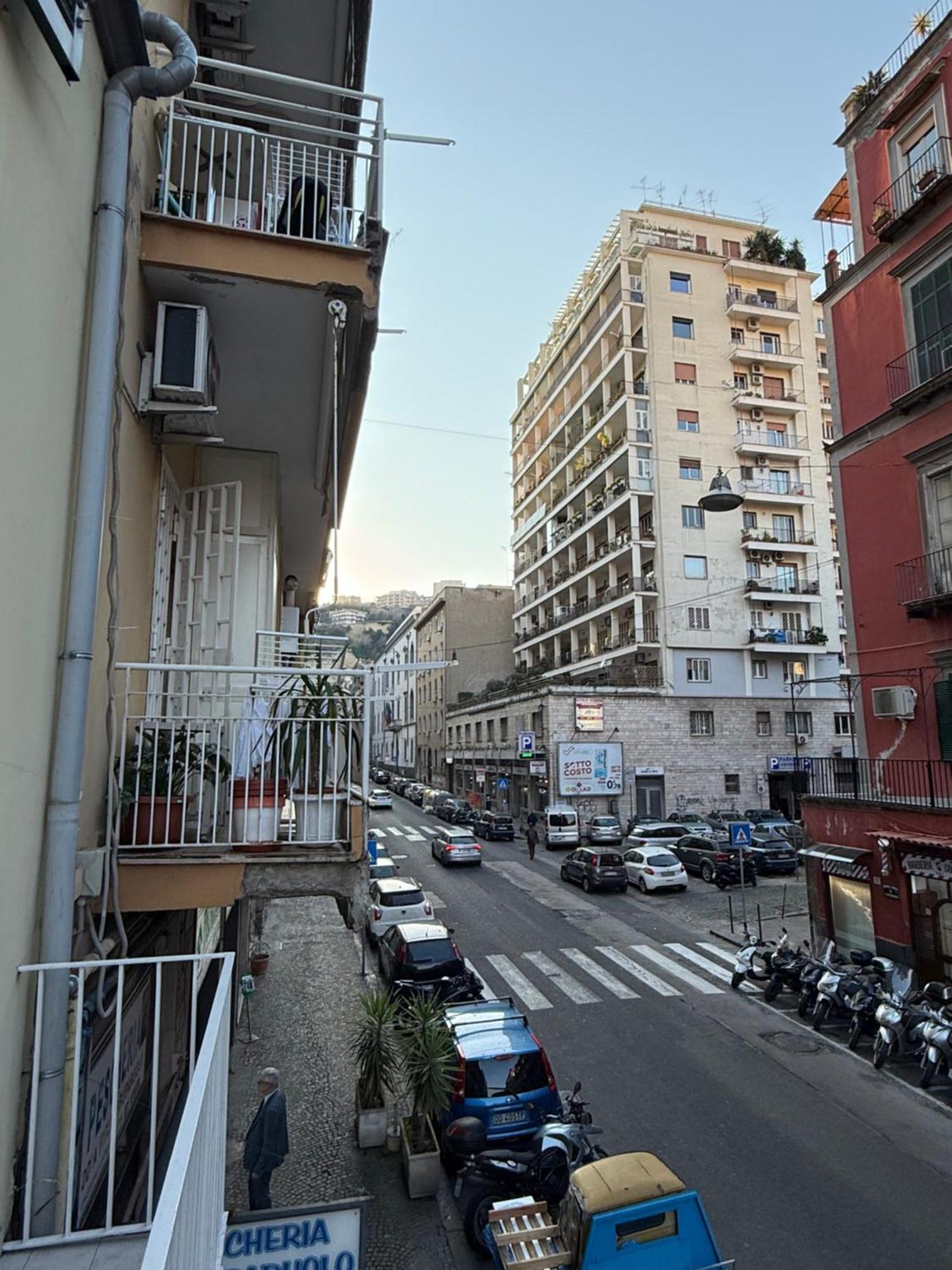 Aparthotel Resta Cu Mme A Chiaia