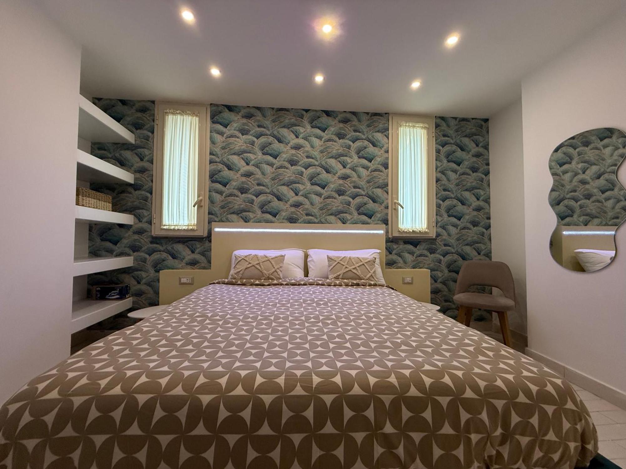 Resta Cu Mme A Chiaia Aparthotel