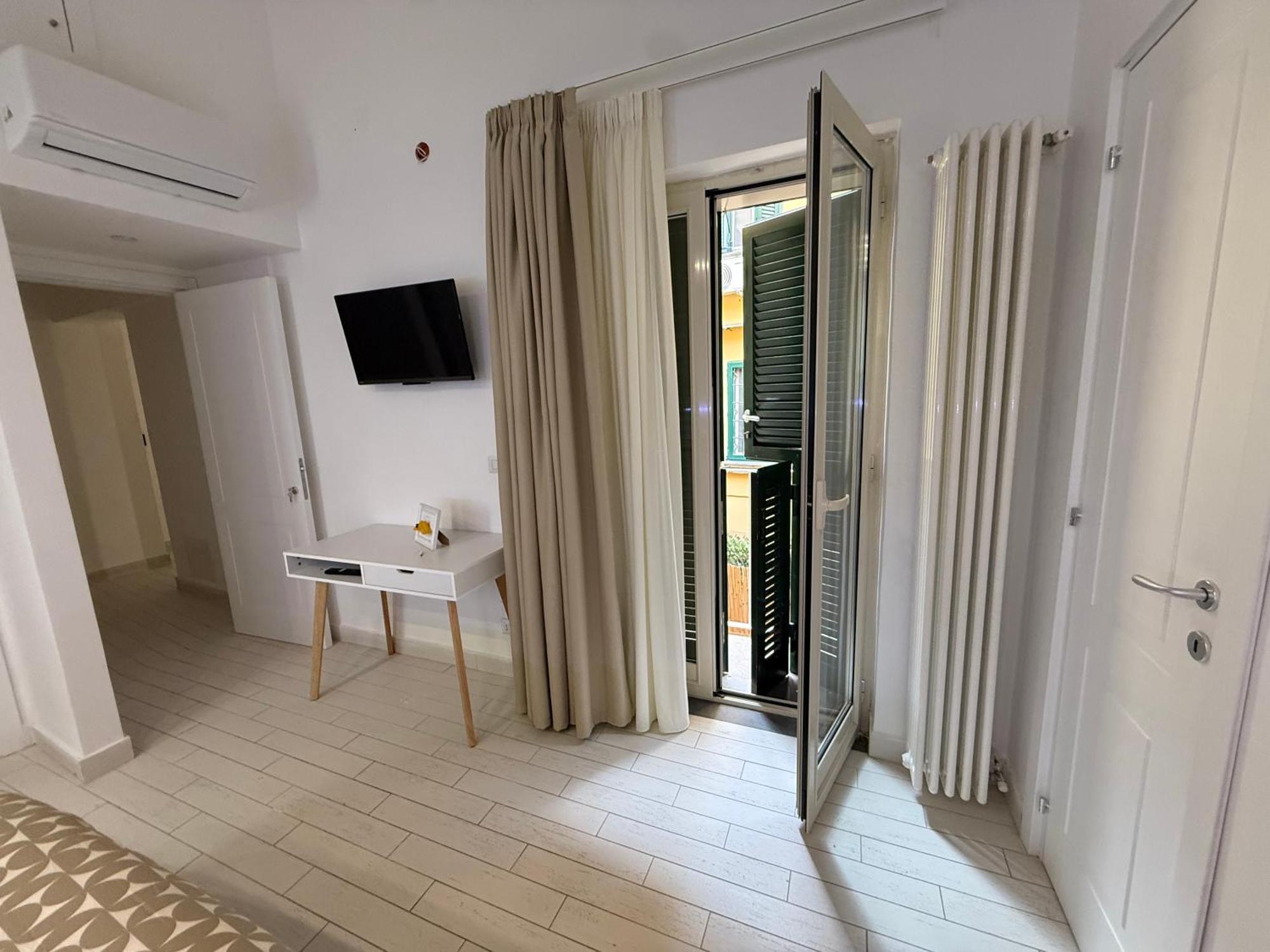 Resta Cu Mme A Chiaia Aparthotel Naples